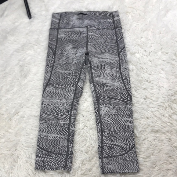 lululemon athletica Pants - Lululemon In Movement Crop *Everlux 19" Swerve Vapor Metal Grey